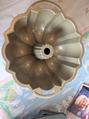 Nordaic ware Gold Bundt Cake Pan with Handles